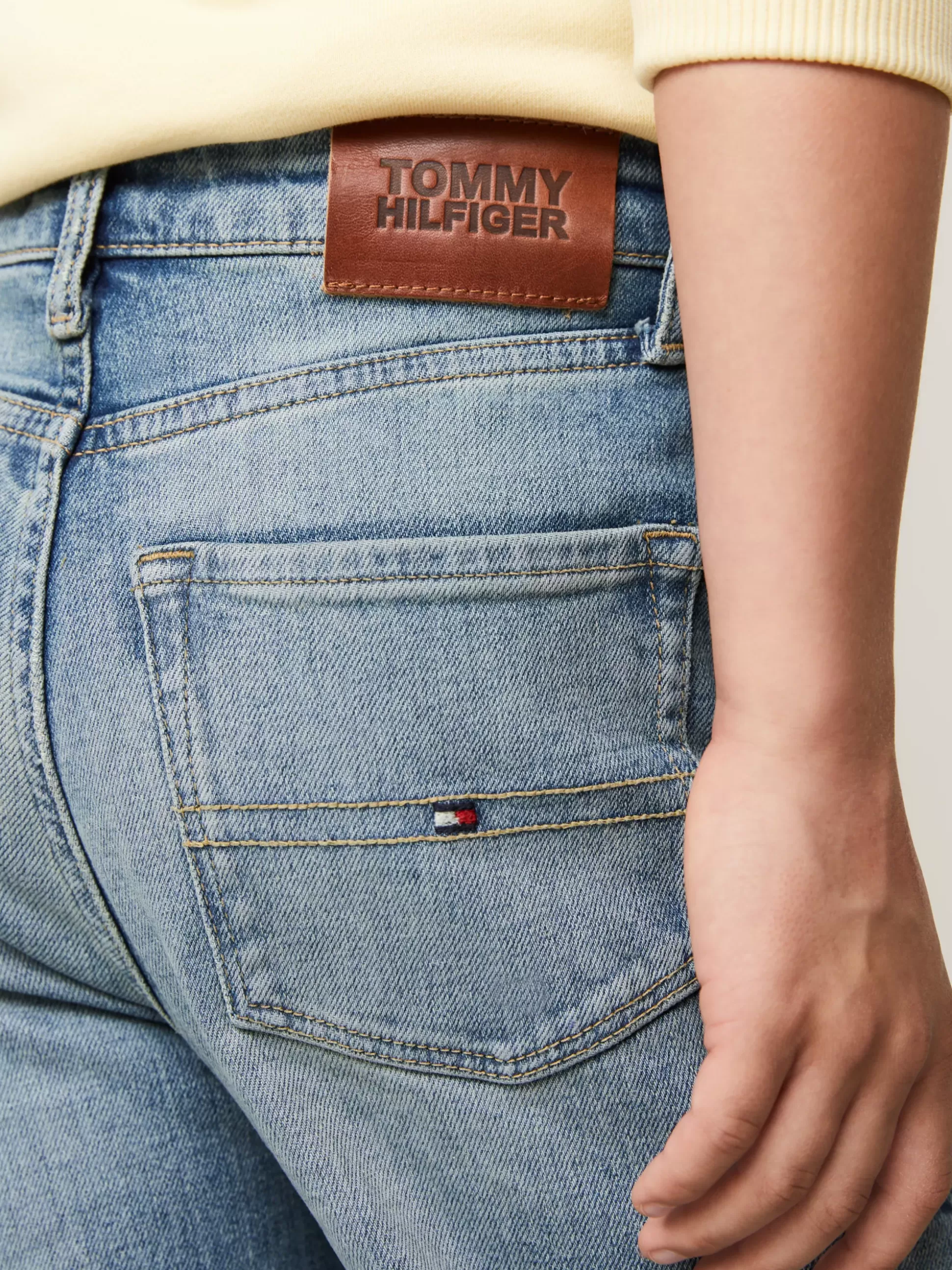 Dzieci Tommy Hilfiger Jeansy^Jeansy O Luźnym Kroju W Kolorystyce