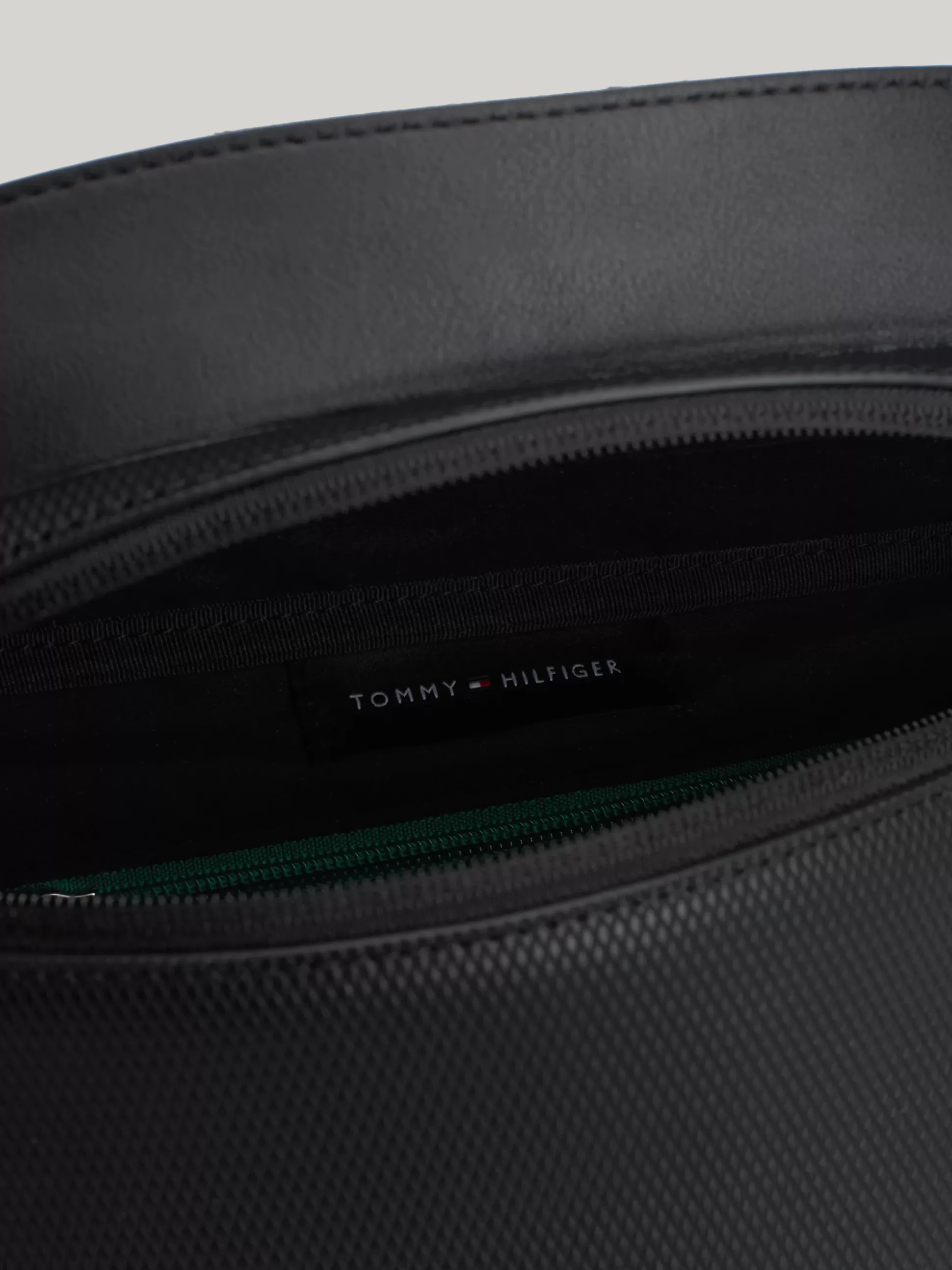 Tommy Hilfiger Torebki Na Pasku^Torba Nerka Corporate O Mieszanych Fakturach