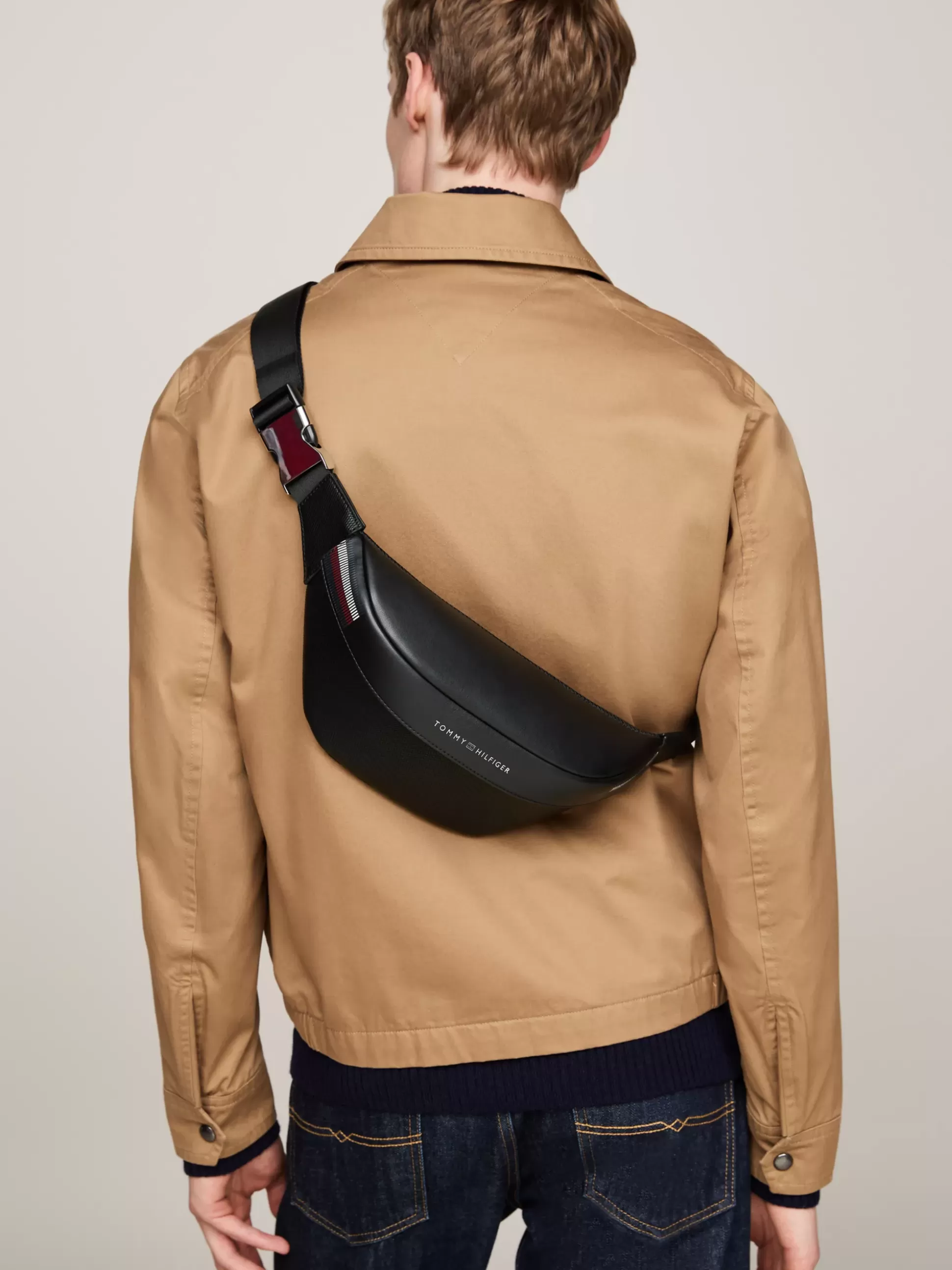 Tommy Hilfiger Torebki Na Pasku^Torba Nerka Corporate O Mieszanych Fakturach
